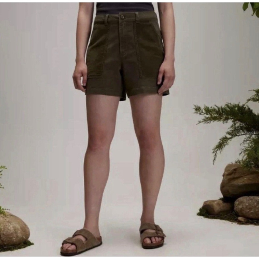 NWT Alpine Design Women Mixed Fabric Short 6 Vintage Olive Corduroy Patch Pocket